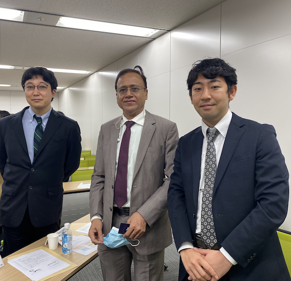 政府機関とのつながり